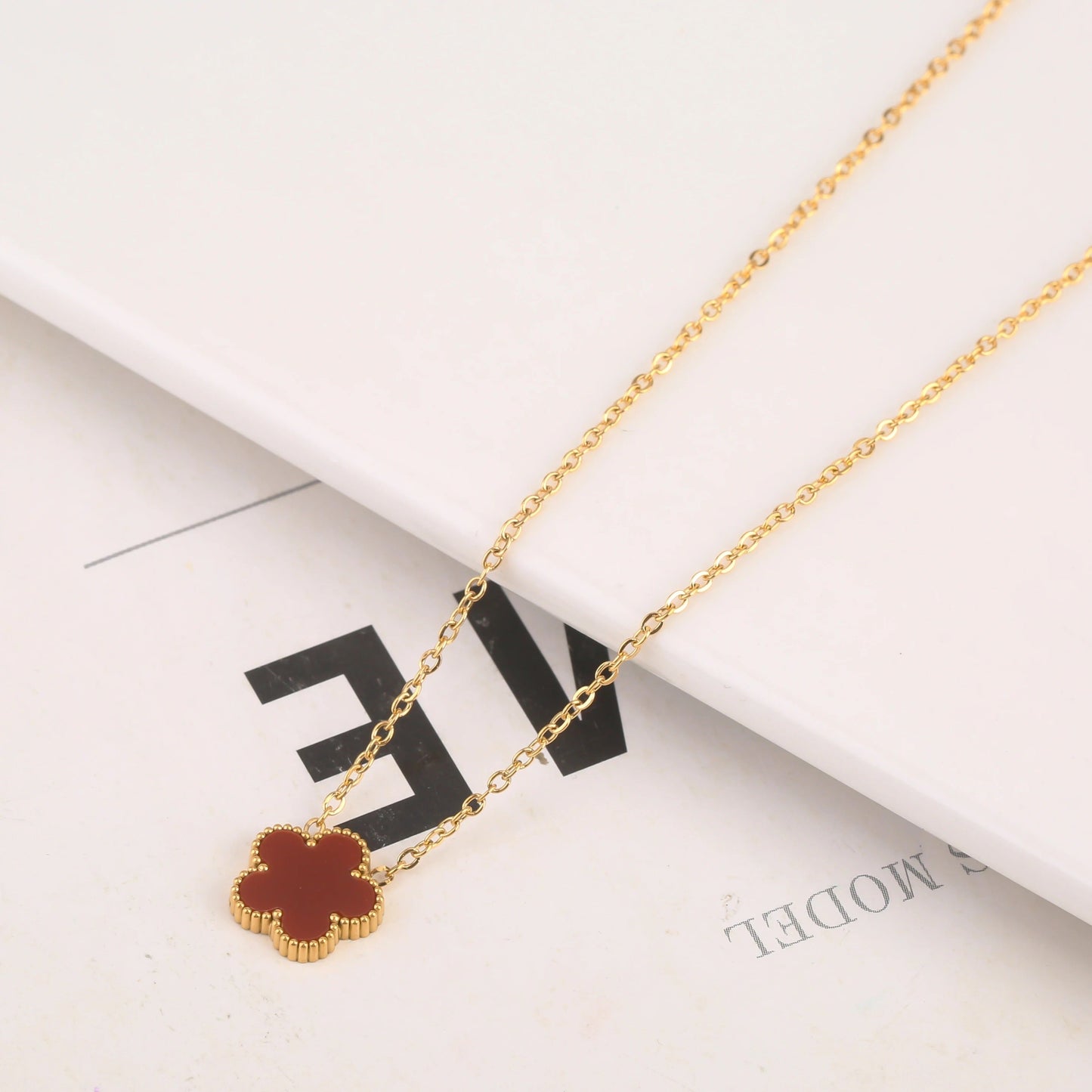 Clover Necklace Gold | Red