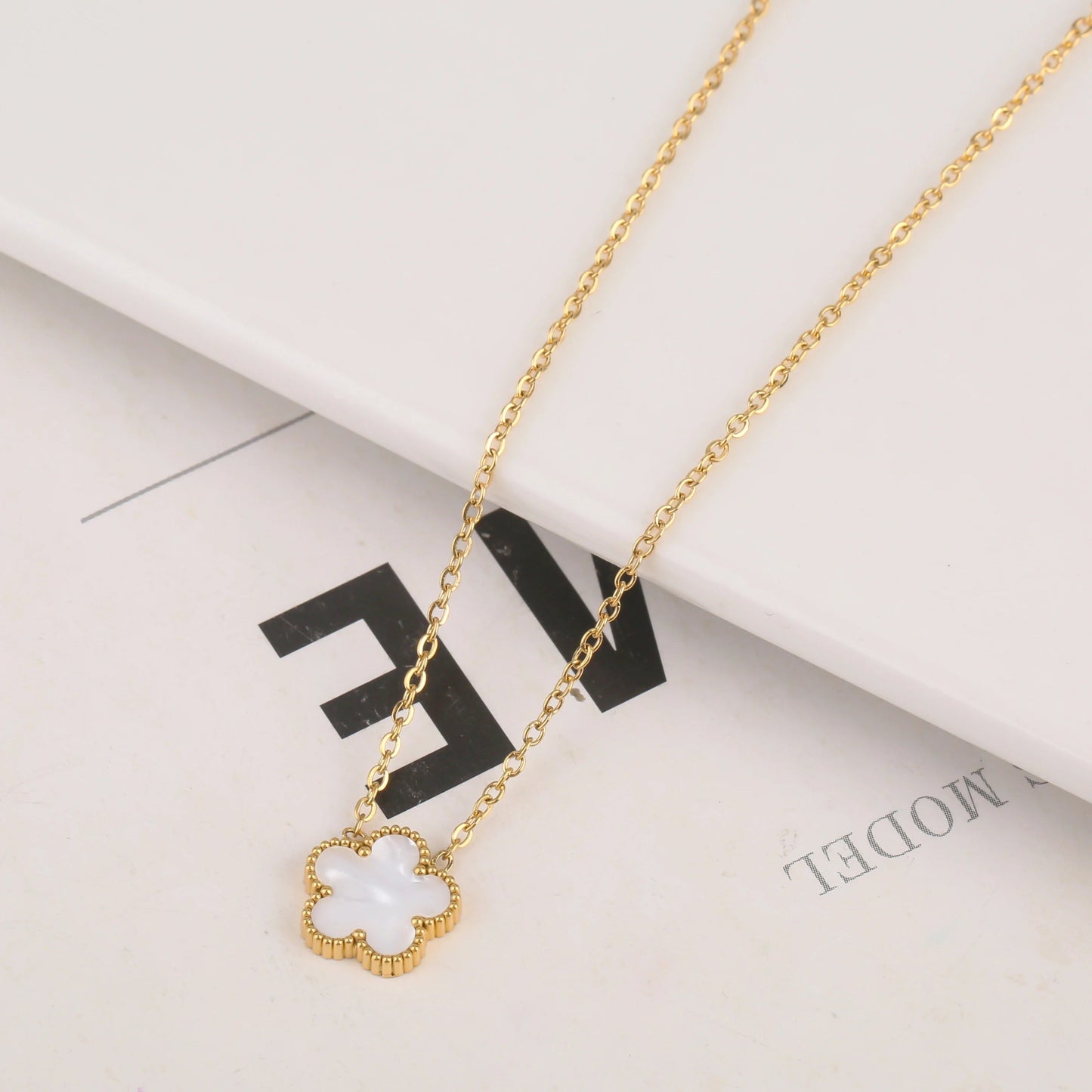 Clover Necklace Gold | White
