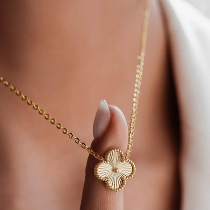 Clover Necklace | Gold